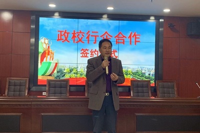 学校与仙桃市人力资源和社会保障局签订“政校行企”合作协议